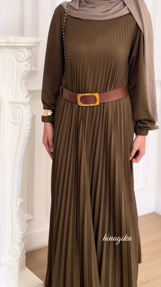 Pleated maxi, belted